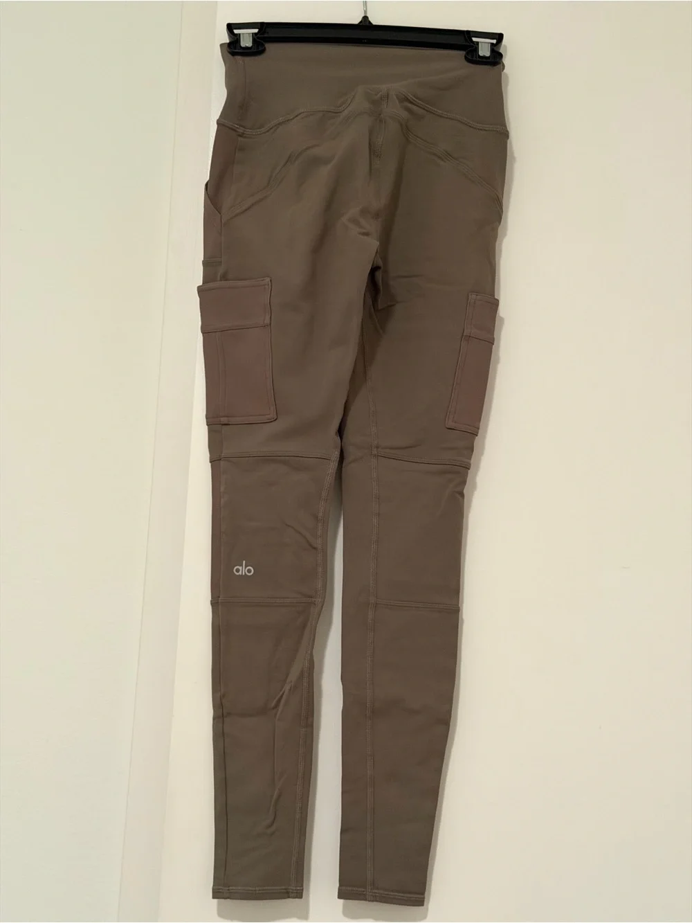 $134 ALO YOGA GREEN LEGGINGS SIZE XS